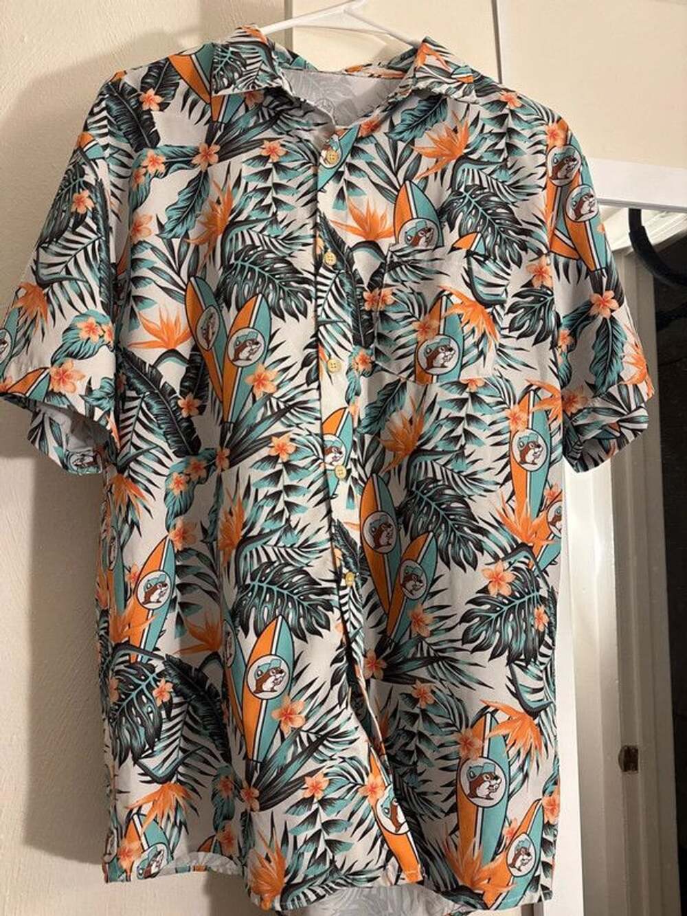 Buc-ee’s Tropical Button Up